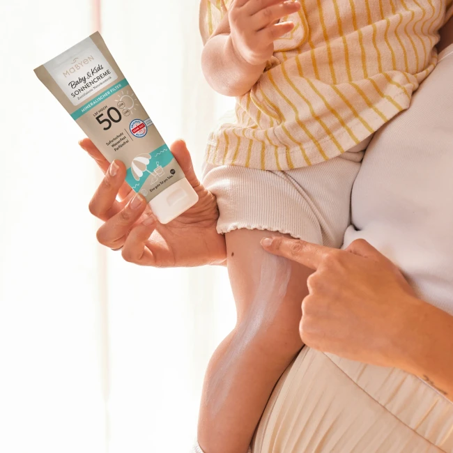 Mabyen krem SPF 50 – aplikacja mineralnego kremu przeciwsłonecznego na skórę dziecka
