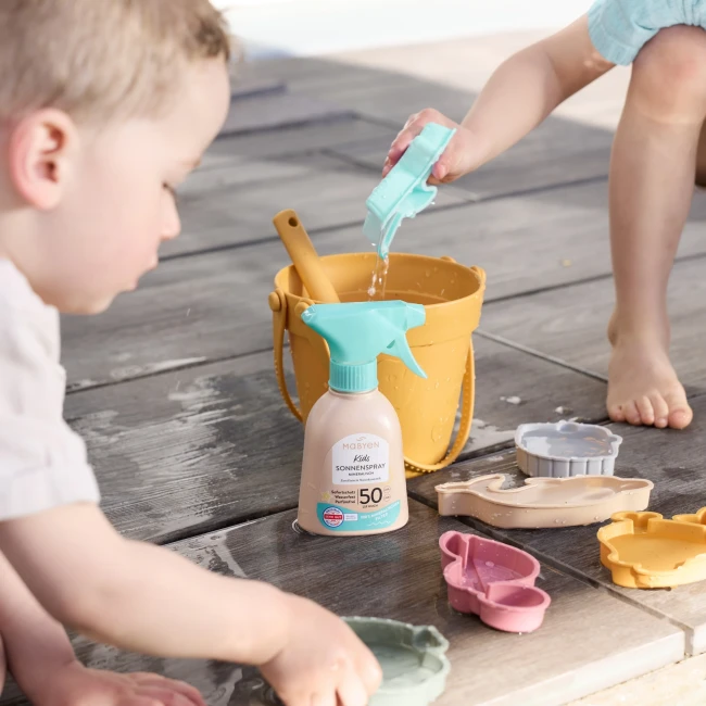 Mabyen spray przeciwsłoneczny SPF 50+ non-nano – aplikacja kremu przeciwsłonecznego